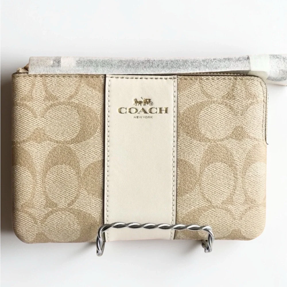 🆕Coach Corner Zip Wristlet